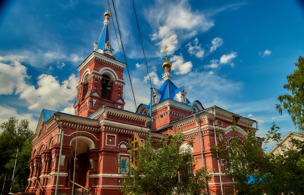 Крестовоздвиженский храм фиолетового