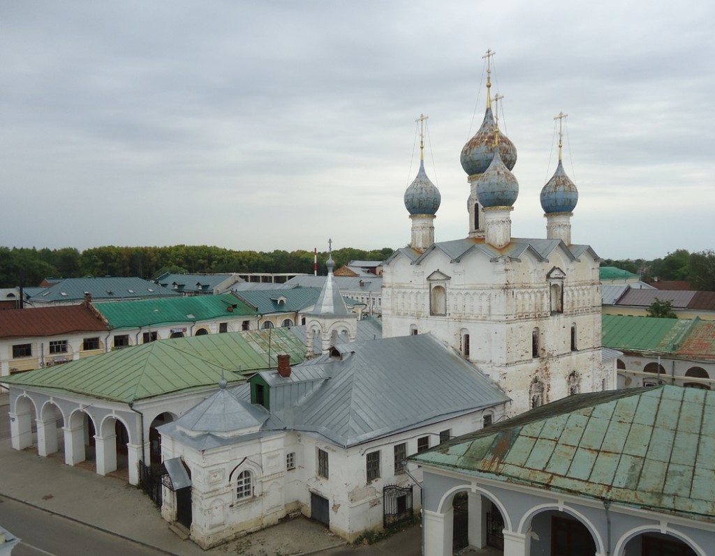 Вид на Ростовский Кремль Успенский собор