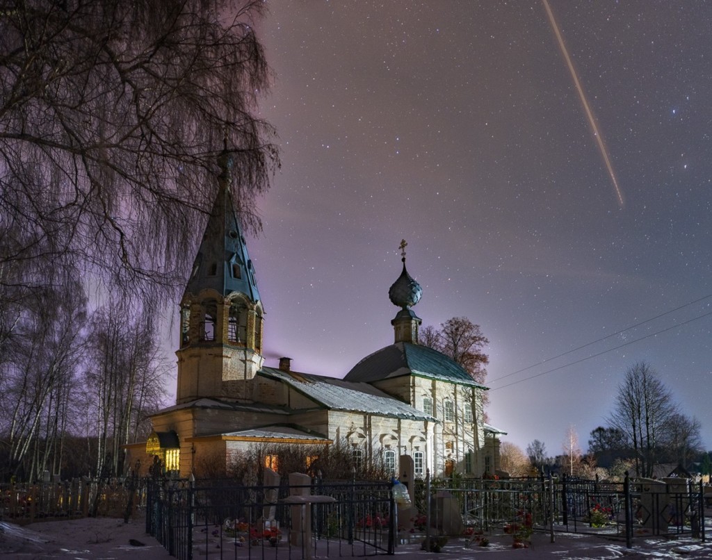 Крестовоздвиженский храм фиолетового