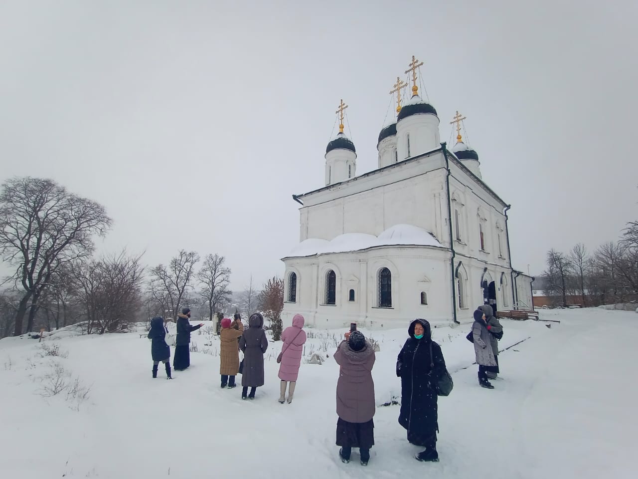 Крестовоздвиженский храм фиолетового