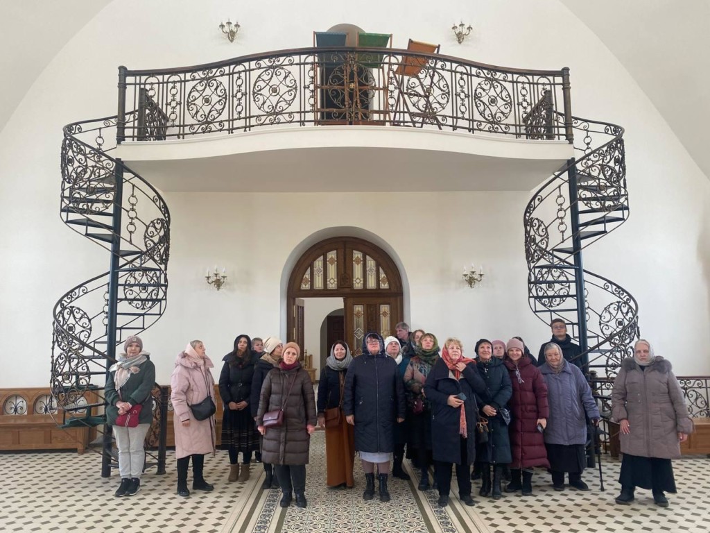 Крестовоздвиженский храм фиолетового