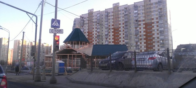 Завершаются работы по установке крыши храма