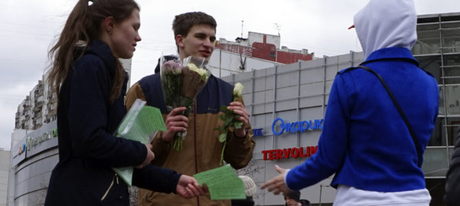 2000 роз для прекрасных дам в день жен-мироносиц