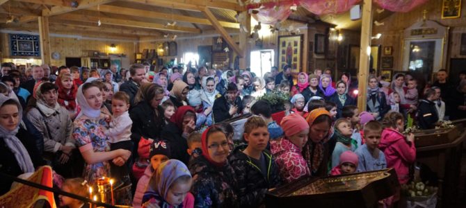 Пасха 2019: Поздняя Литургия и праздничный концерт (фоторепортаж)