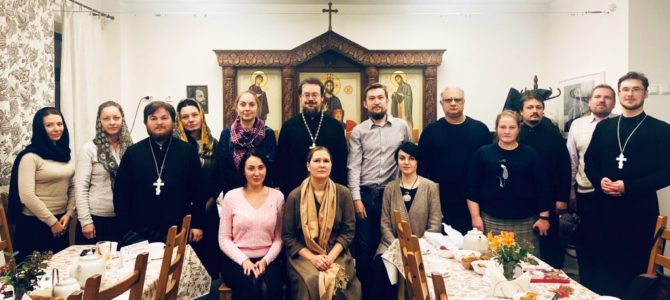 Прошел круглый стол на тему «Как заинтересовать подростка в воскресной школе»