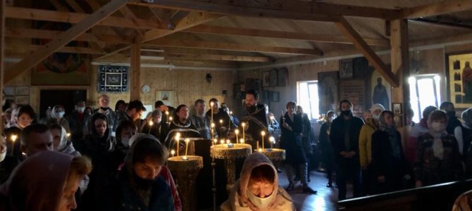 12 Евангелий Святых Страстей Христовых: Фоторепортаж со службы