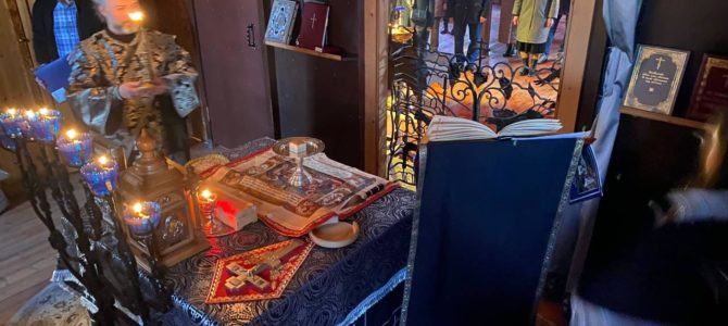 Кадры с первой вечерней Литургии Преждеосвященных Даров на Страстной Седмице