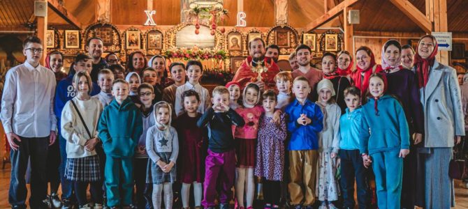 Воскресная школа: Литургия, крестный ход и интеллектуальная игра